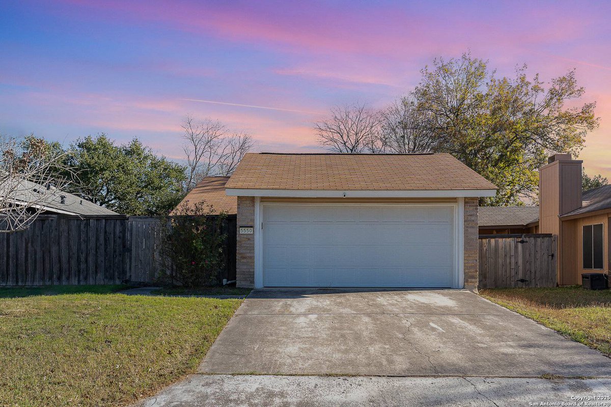 KerryDAlexander's tweet photo. 5550 RANGELAND, San Antonio, TX 78247

🏡 Charming NEISD Home – Perfect Location!

Move-in ready and waiting for its new owners! Don’t miss this blend of comfort and location.

#NEISD #SanAntonioHomes #NewListing #RealtorLife #lptrealty 
https://t.co/LUosFfuIq1 https://t.co/uKyrKZq9sk