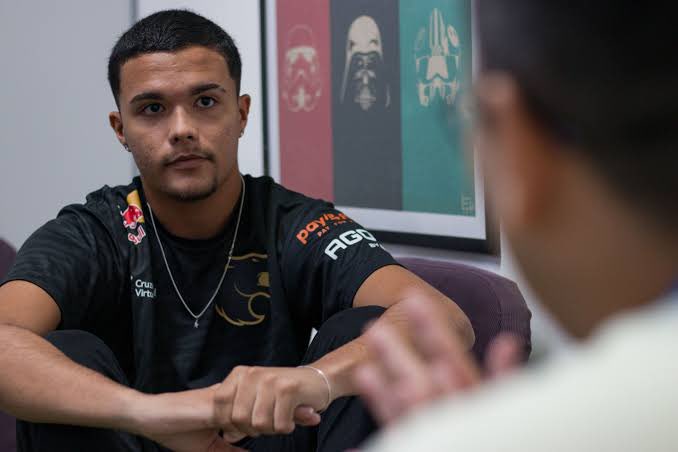 desatualizadovl's tweet image. ⚠️ 𝗢𝗙𝗜𝗖𝗜𝗔𝗟 | Um dos motivos para o impedimento do visto da FÚRIA foi o fato do jogador Havoc ter entrado com uma faca na mão para fazer a entrevista.

"Eu acabei esquecendo de guardar(a faca) quando fui entrar na sala", diz o jogador.