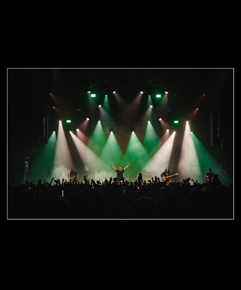 KnucklePuckIL tweet picture