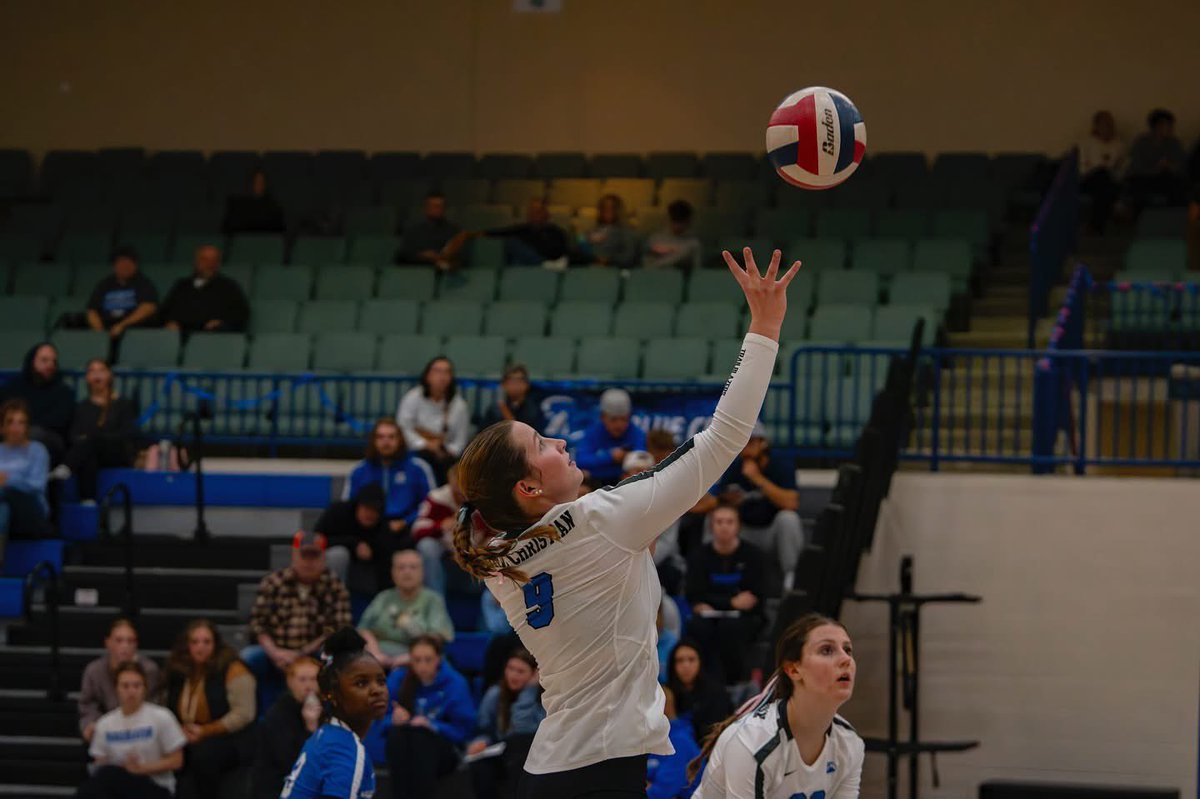 Motivation Monday 🏐

Your body language conveys a message to your teammates and coaches. It can show others what kind of attitude, energy, toughness, focus, unselfishness, and maturity you possess. Your body language never whispers ... it screams!

#BlazerNation #OCVB