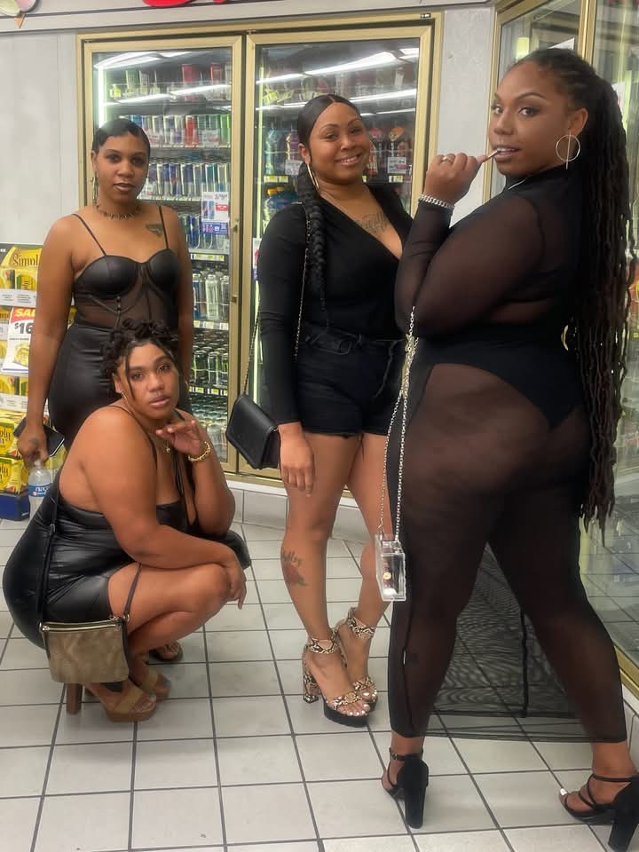 Jamila_Ariel's tweet photo. Pick ya poison 🖤 https://t.co/nBnd3By6wf