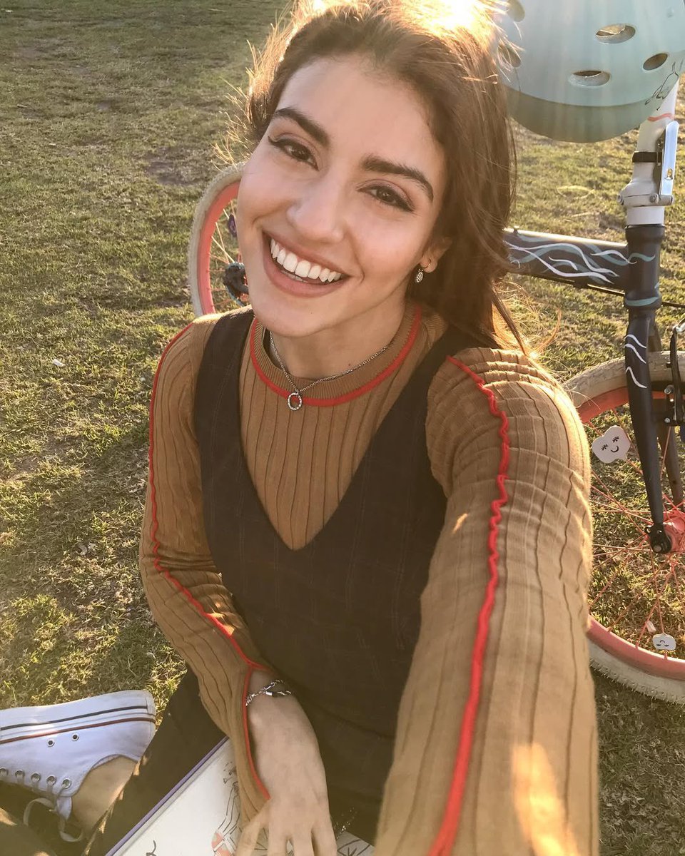 centralbiaig's tweet photo. 🫶 NOSSA ETERNA BIA URQUIZA 🫶
Hoje (13/01) é o aniversário de Isabela Souza. Parabéns, Isa! 🎂😍🎉
#IS27 https://t.co/9nV0kt8iKm