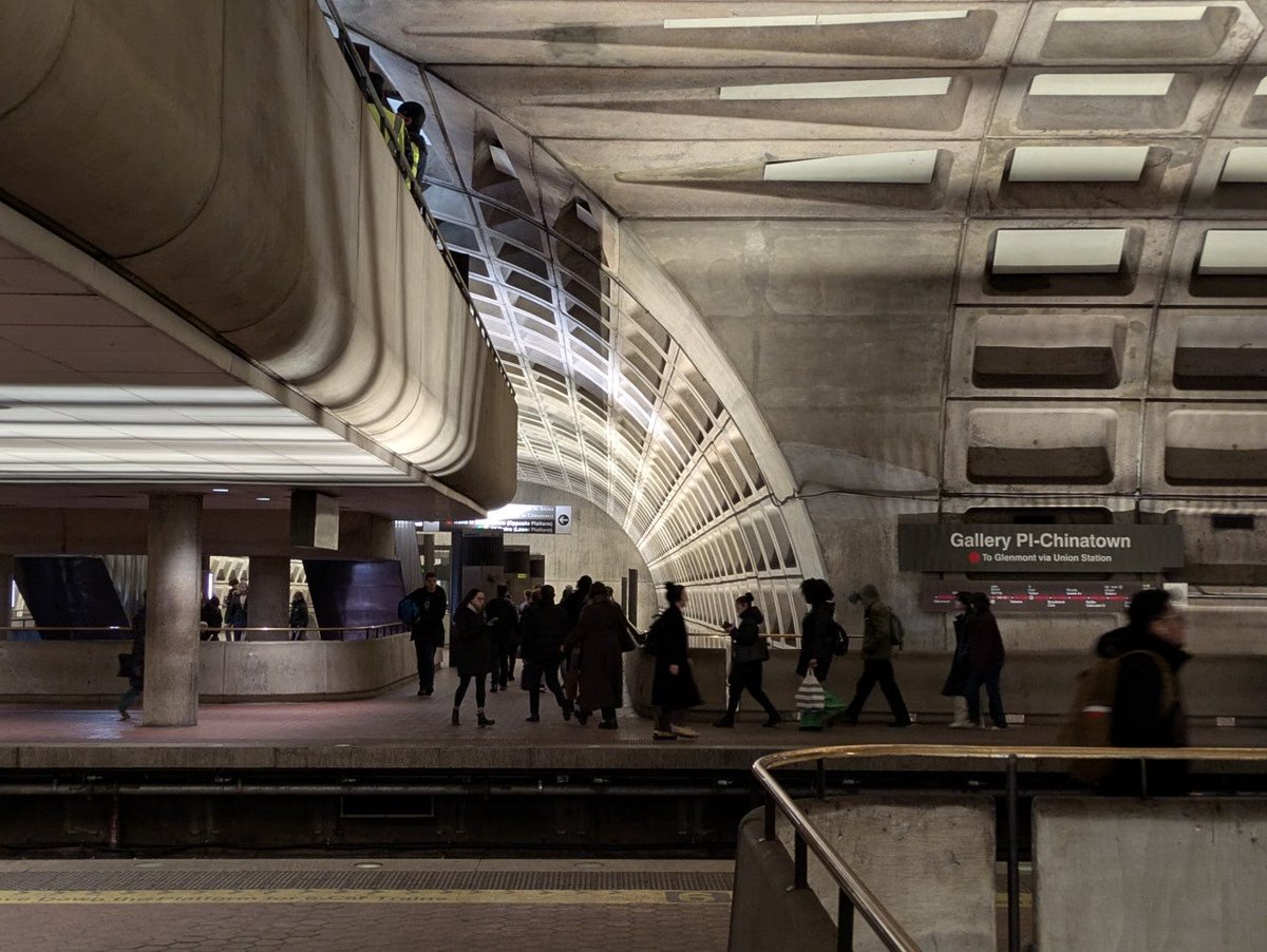 eugeniomonjeau's tweet image. Para la serie "Brutalismo que salió bien", el subte de Washington DC: