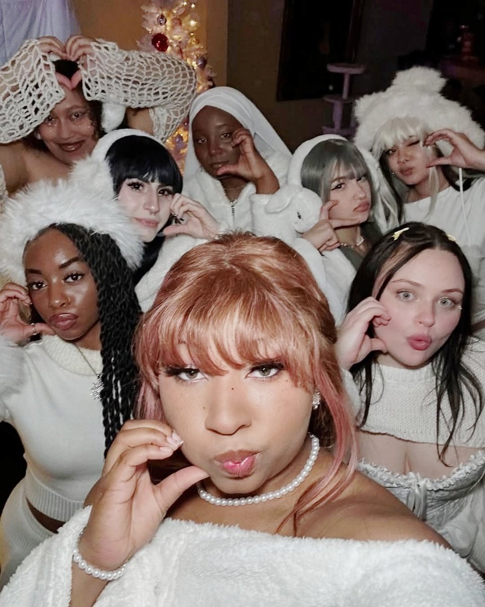 We are very grateful to have had the opportunity to perform at Fan Expo After Party! Thank you!
🩷❤️💛💚💙💜🖤🤍
#sweetheartmaids #maidgroup #maid #nola #lousiana #maidnyxie #maidvalentine #maidsunni #maidsamore #maiddawon #maidaries #maidlenore #maidyami  #fanexponeworleans