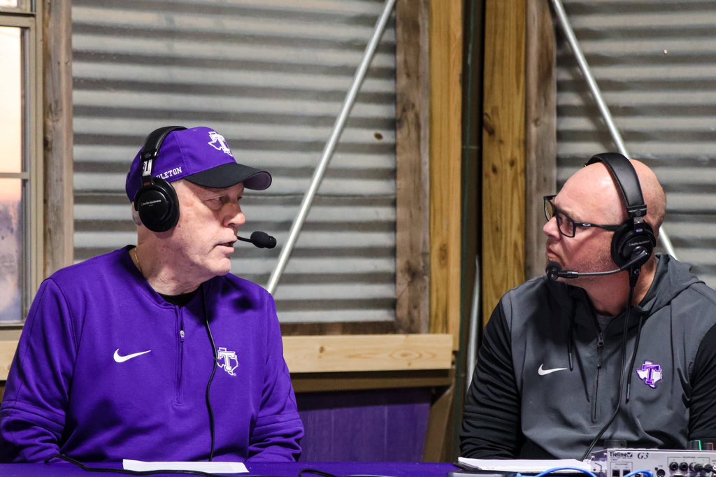 Special guest Miannah Little took the mic on tonight’s episode of the Bill Brock Show! 🎙️😊

Appreciate everyone who came out to The Purple Goat and those who listened live online!