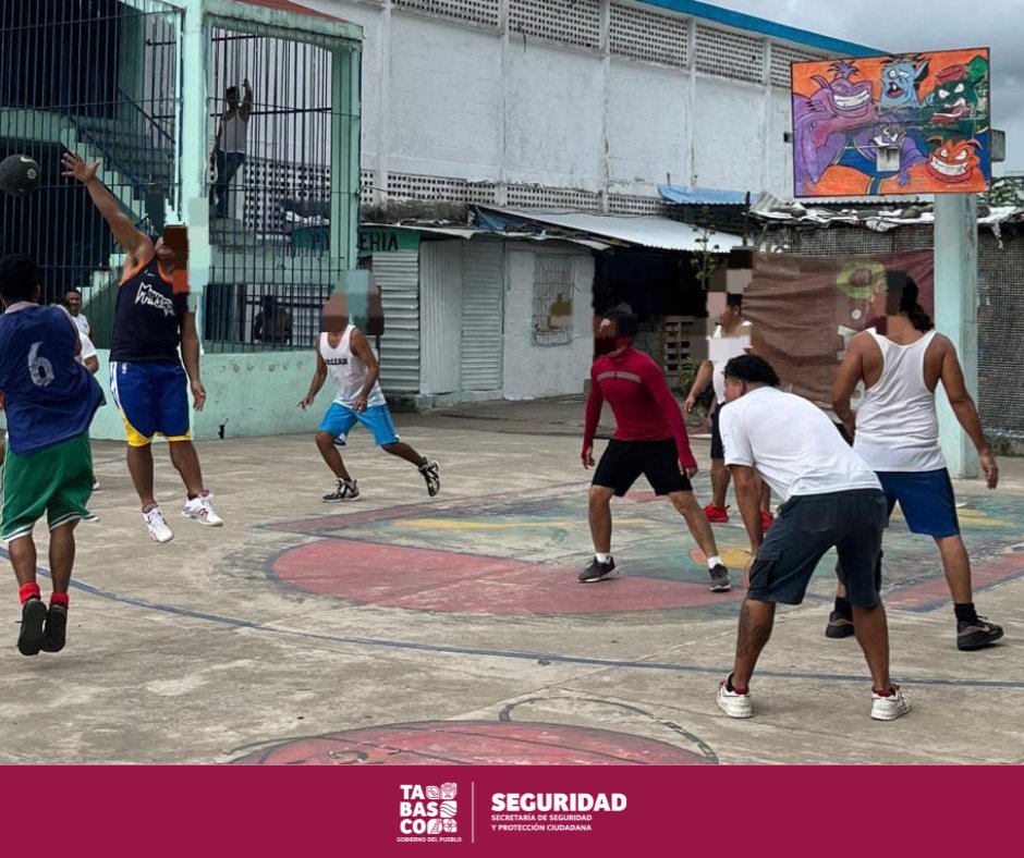 SSPCTabasco's tweet photo. La #SSPCTabasco través de los Centros de Reinserción Social (CERESOS) realizó diversas actividades a favor de las personas privadas de la libertad (PPL) como:

•Los honores a la bandera, jugaron un torneo de básquetbol, voleibol y de fútbol. https://t.co/wqL3JjlGeF