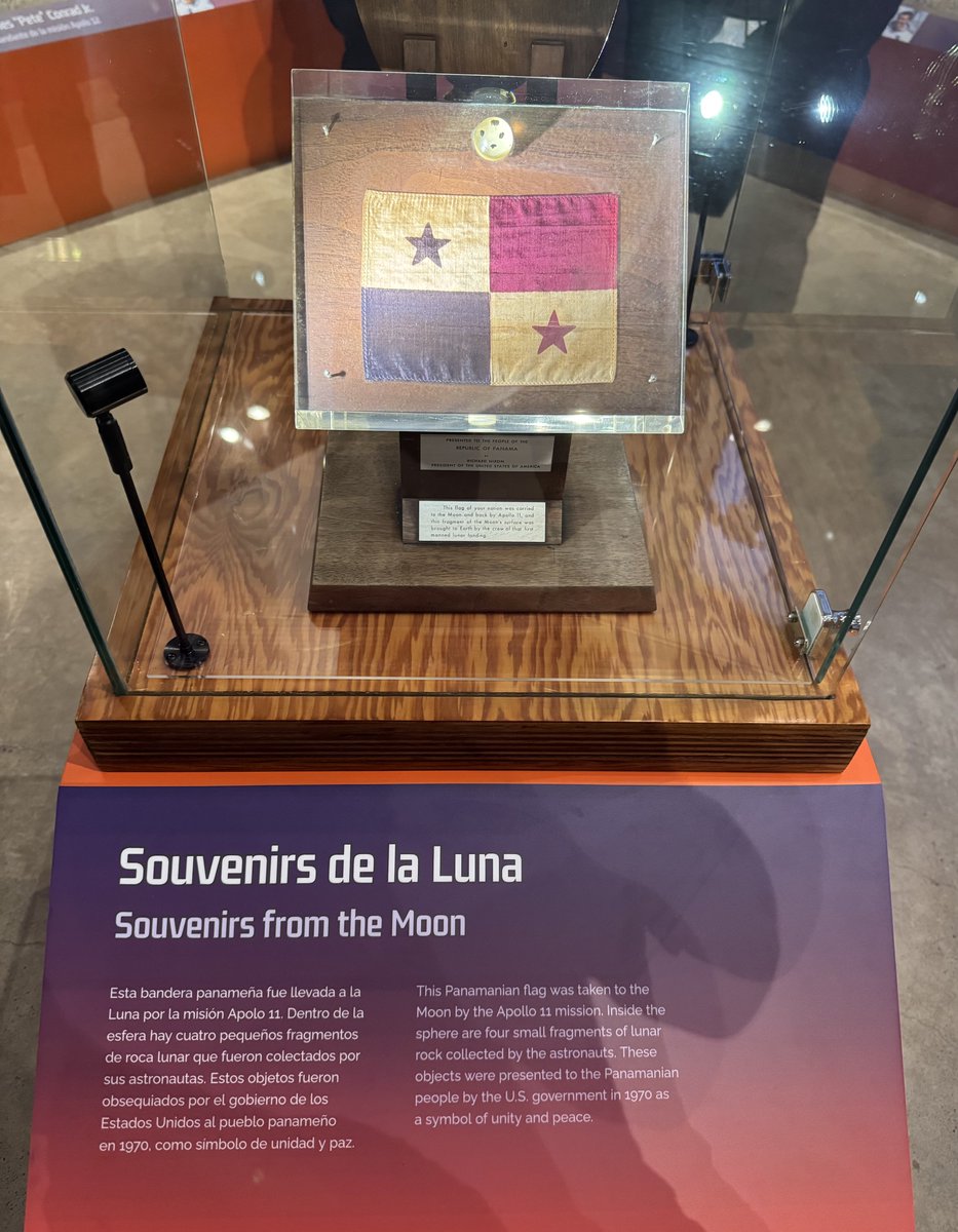 Mayer's tweet image. ¿Sabias que la bandera panameña llegó a la luna?
La nueva exhibicion de Nasa en el @biomuseo es gratis a todo publico y esta brutal! 🇵🇦🇺🇸