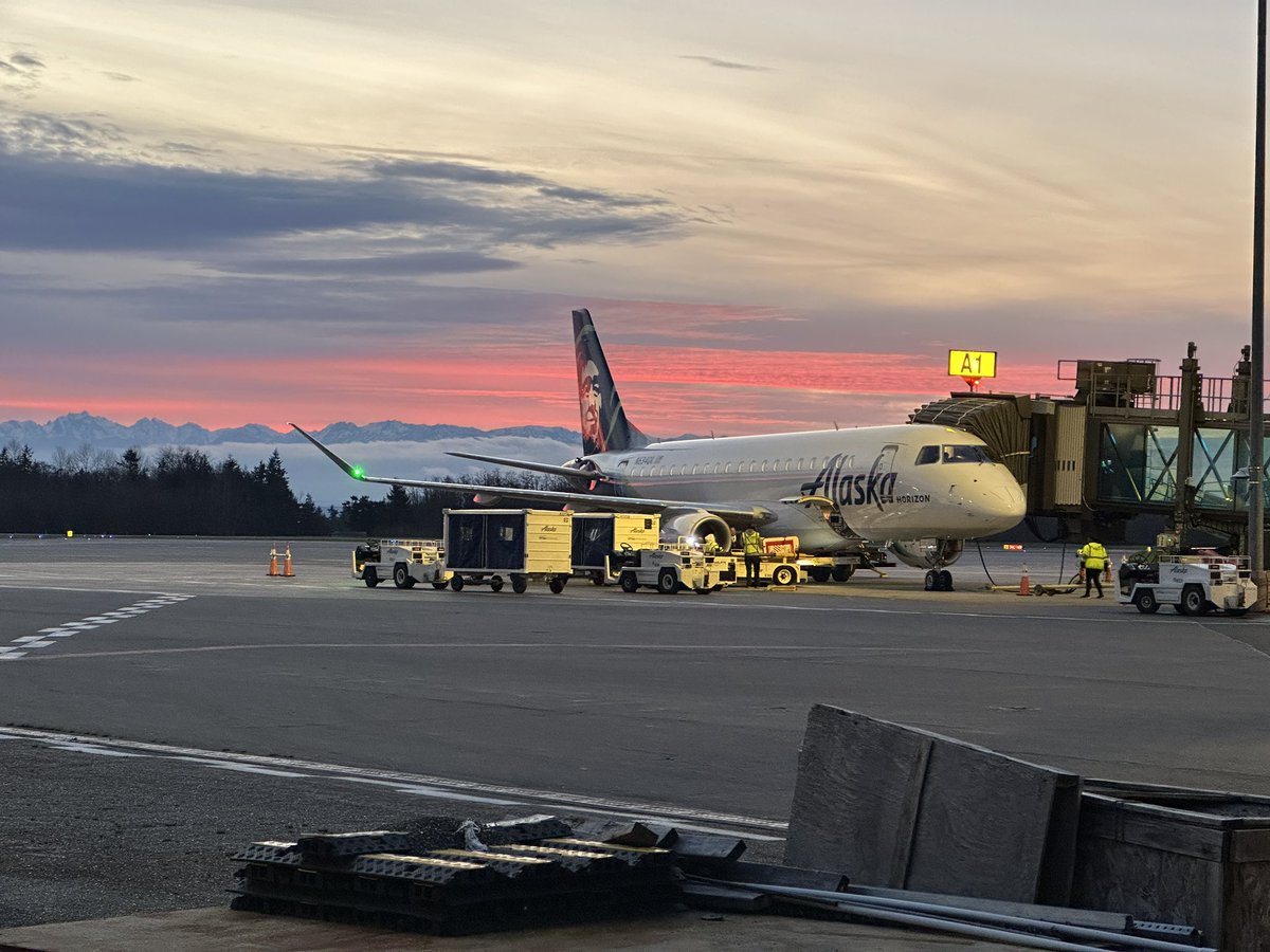 Paine Field Airport tweet media