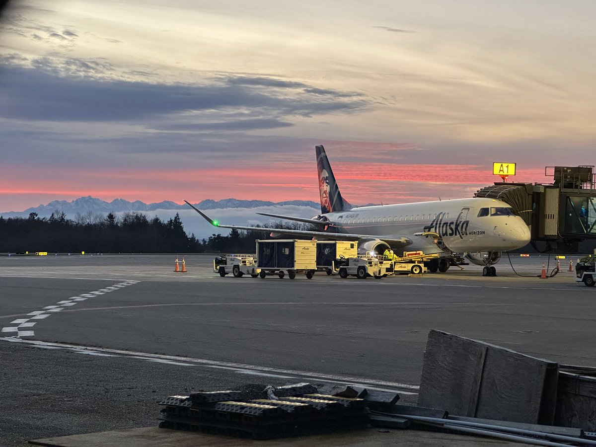 Paine Field Airport tweet media