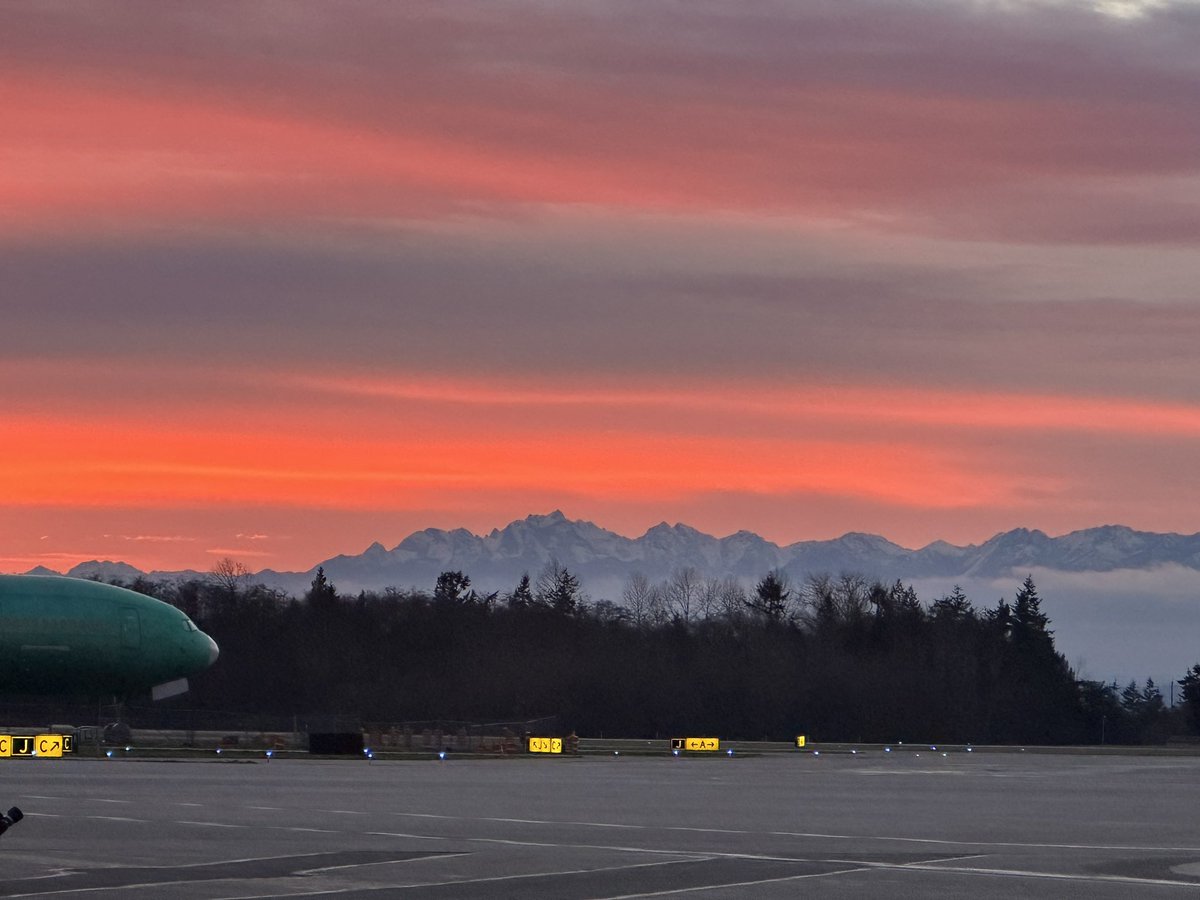Paine Field Airport tweet media