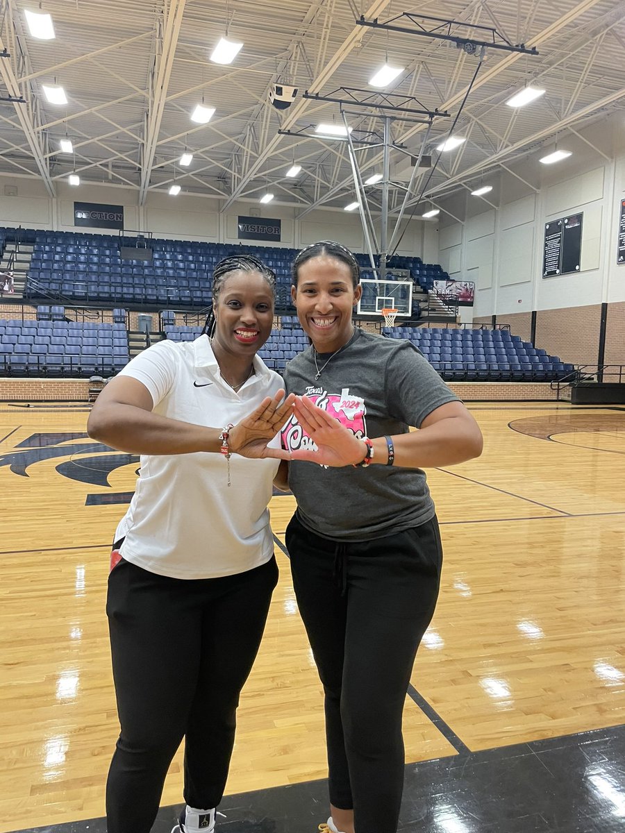 ChristinaJamer4's tweet image. Before the 13th comes to an end, I want to wish all of my DST Sorors a Happy Founders Day! #112yearsstrong #OOOOP My sisters in coaching and my Sorors!