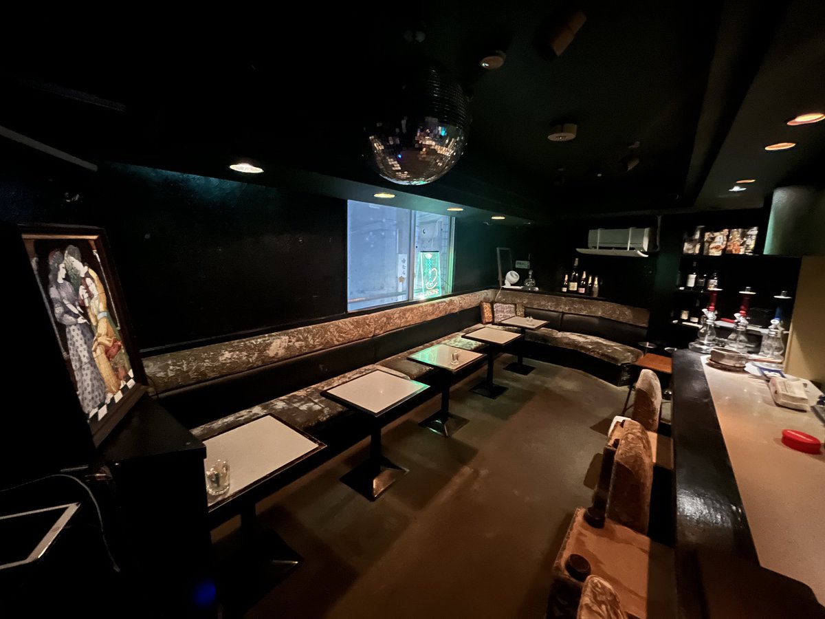 sixta_arakicho's tweet photo. 1/14(火)シクスタ荒木町オープンします!
15:00~last
本日より平日15:00-18:00はハッピーアワー!!
普段よりもお得なプランがございます♪
新宿区荒木町10-14 伍番館ビル 2階A-1
☎️03 6457 7832
【システム】
チャージ¥800-
シーシャ¥2,500-
※シェアチャージなし
ソフドリ¥600-
アルコール¥800- https://t.co/Ih8d4C7Zqj