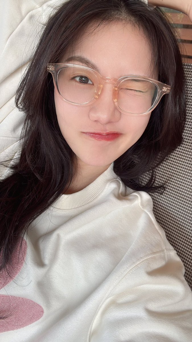 atomapcy_'s tweet photo. แก้มฟู Good Afternoon kubbbb ☀️

ออกมาทำงานคับ แต่อากาศดีมากเลยนั่งอยู่ข้างนอก กินสลัดกับกาแฟคัาบบบบ 🥗 ทานข้าวกันรึยังคะ เมื่อวานขอบคุณที่แว้บมาเจอกันนะคะ พนอจึ้งมาก! อย่าลืมไปดูกันนะคะ✨

STARTING 2025 WITH ATOM 14
#atomapcy #konkonbabe https://t.co/Ld2JQg7lPb