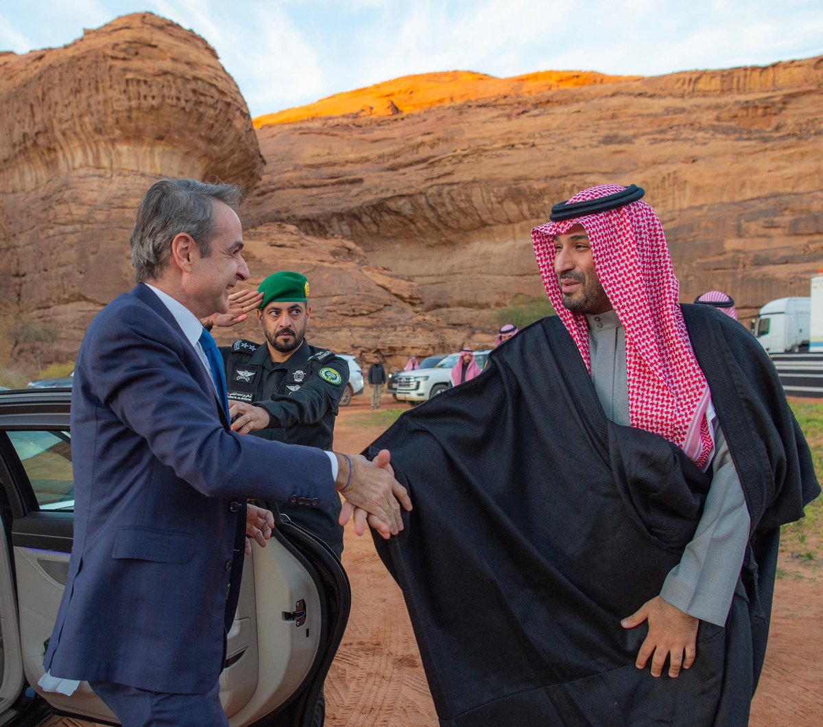 Bn3dlan's tweet photo. مثل الجبل ما شال هم العواصيف 
تزيده الأحداث صبر وجلاده https://t.co/uoWbko3OKM