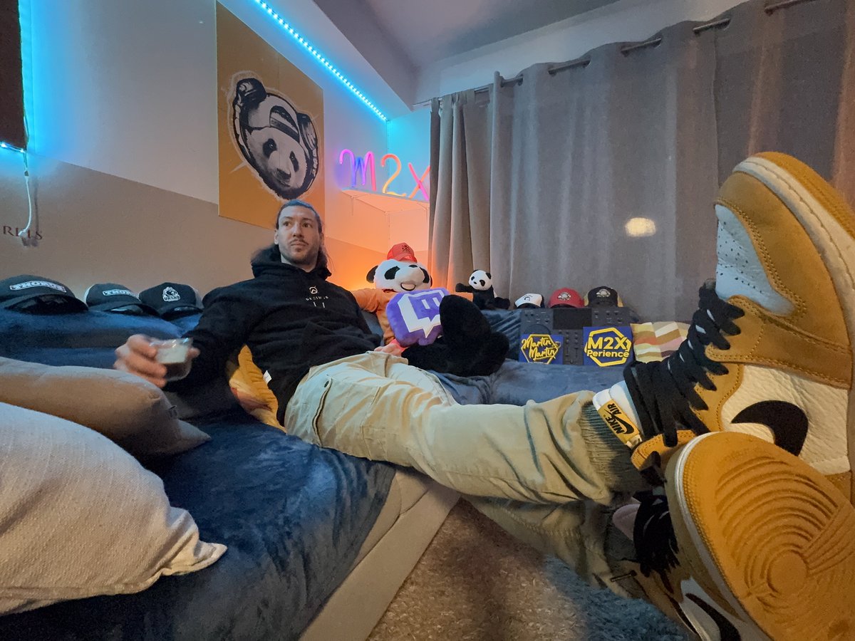 MartinMartinM2x's tweet image. Nouvelle matinée ☀️
Viens prendre ta dose de bonne humeur 😎

Café ☕️ en main je t’attends 

twitch.tv/martinmartin_m…

Petit pull @DecimusClothing au passage 😍