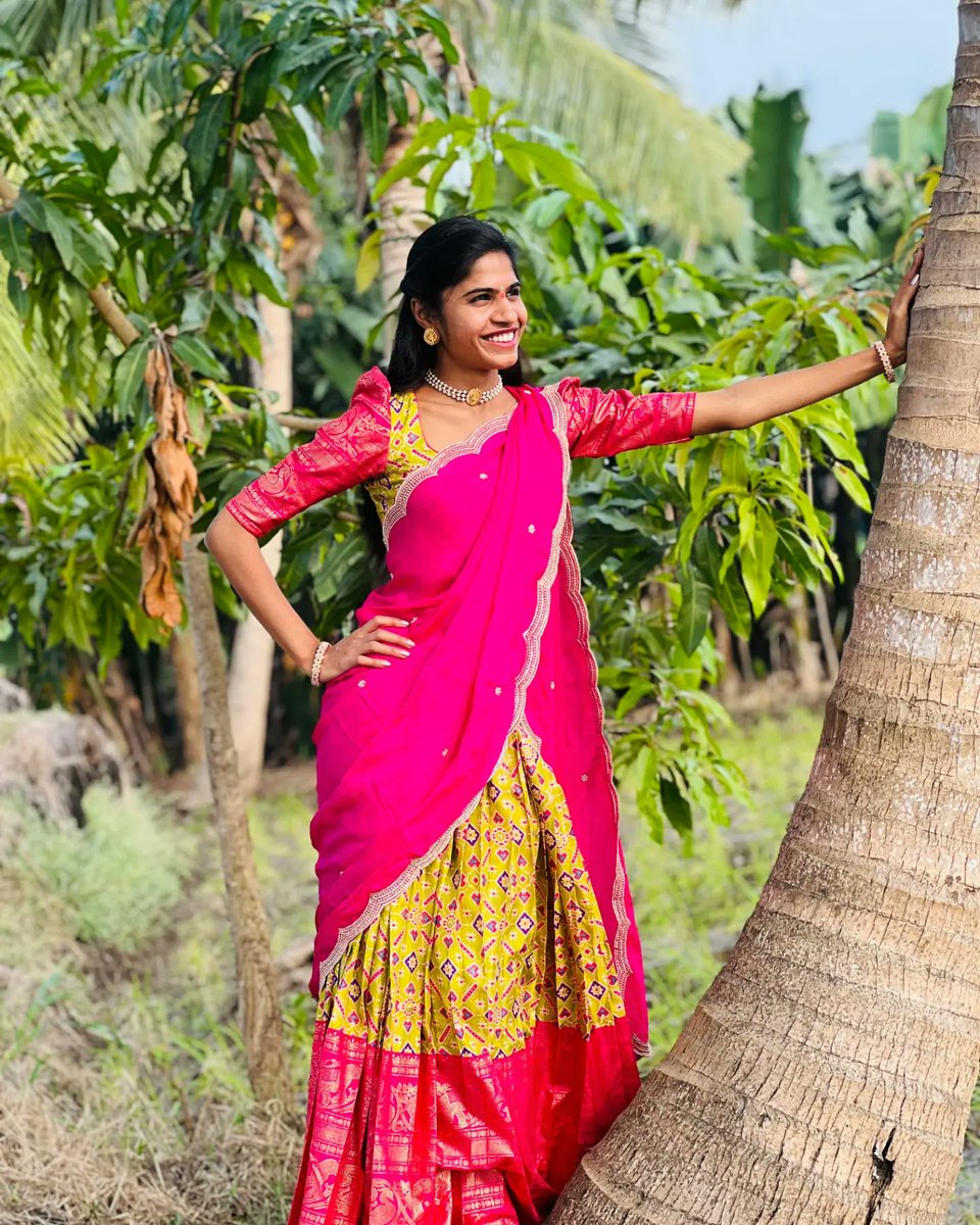 hema_samala's tweet photo. పచ్చని పంటలు పొలాలనిండాలని, అందరి జీవితాల్లో ఆనందాలు పూయాలని, మీకు మరియు మీ కుటుంబానికి మకర సంక్రాంతి శుభాకాంక్షలు! 😊🌾 https://t.co/sc93HsEEfJ