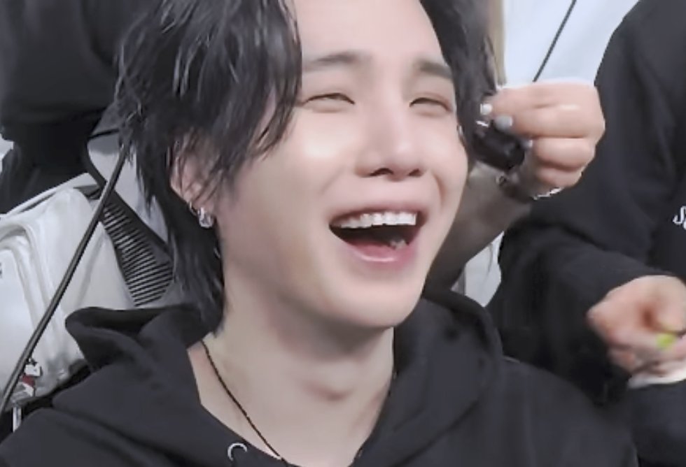 ks_sol's tweet photo. 와하하하 애옹이 😸🤣😁
윤기시 💜
#SUGA #슈가 #AgustD #민윤기 #Laugh
#방탄소년단 #BTS @BTS_twt https://t.co/iExQNtqOQW
