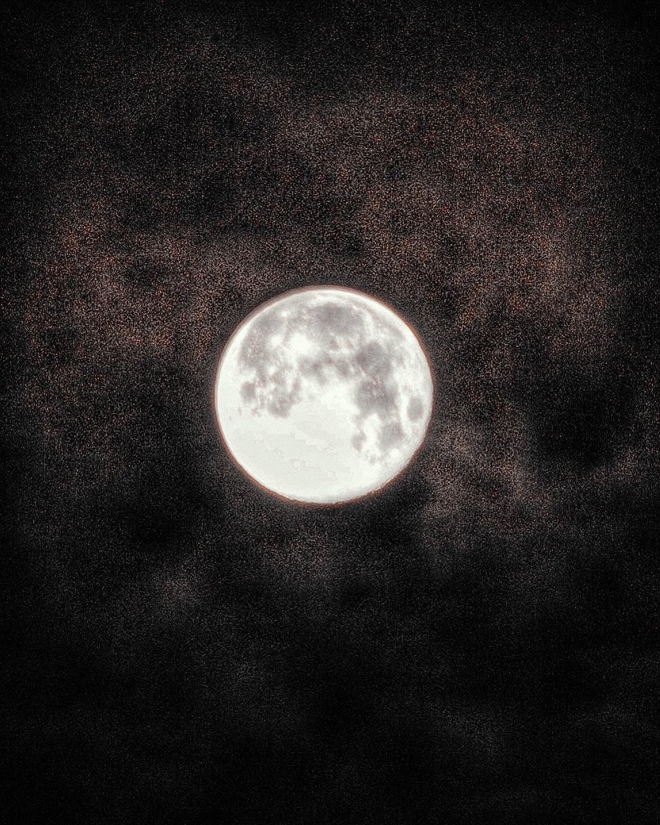 frenchscotjeff's tweet image. Ooohhhhh, la jolie lune du loup-garou !

🖤🌕🖤

#nightsoul #selenophile #fullmoonvibes
#moon #moonlover #moonchild   #scorpio #moonamour #natureconnection #fullmoon #pagan #spiritualist #nightsky