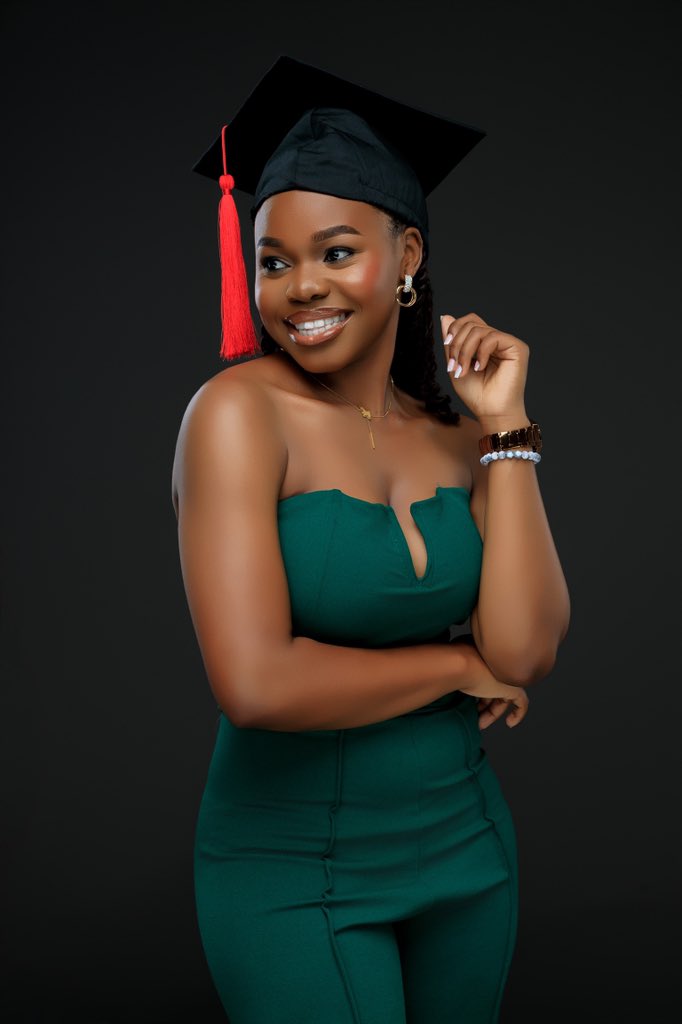 elytonia's tweet photo. My name is no longer just a name, it’s attached to a Bachelor’s degree in commerce🎓🥳GOD DID❤️ so proud of myself. https://t.co/ymEscob0a4
