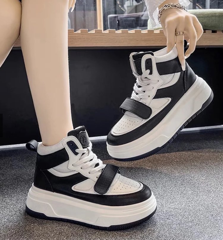 junshujibns's tweet photo. WTS LFB

hello baka may want? 

di na ako makakanood ng con.

take all for 1000 nalang 
if tingi 

hoshi uniform jersey shirt - 800
sneakers - 250
top - 250 

#SEVENTEEN_RIGHT_HERE_IN_BULACANN https://t.co/d6ID5RHhVn