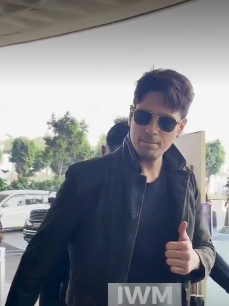 SidTillLast's tweet photo. Look 🥵

#SidharthMalhotra https://t.co/jmZWpKi14E