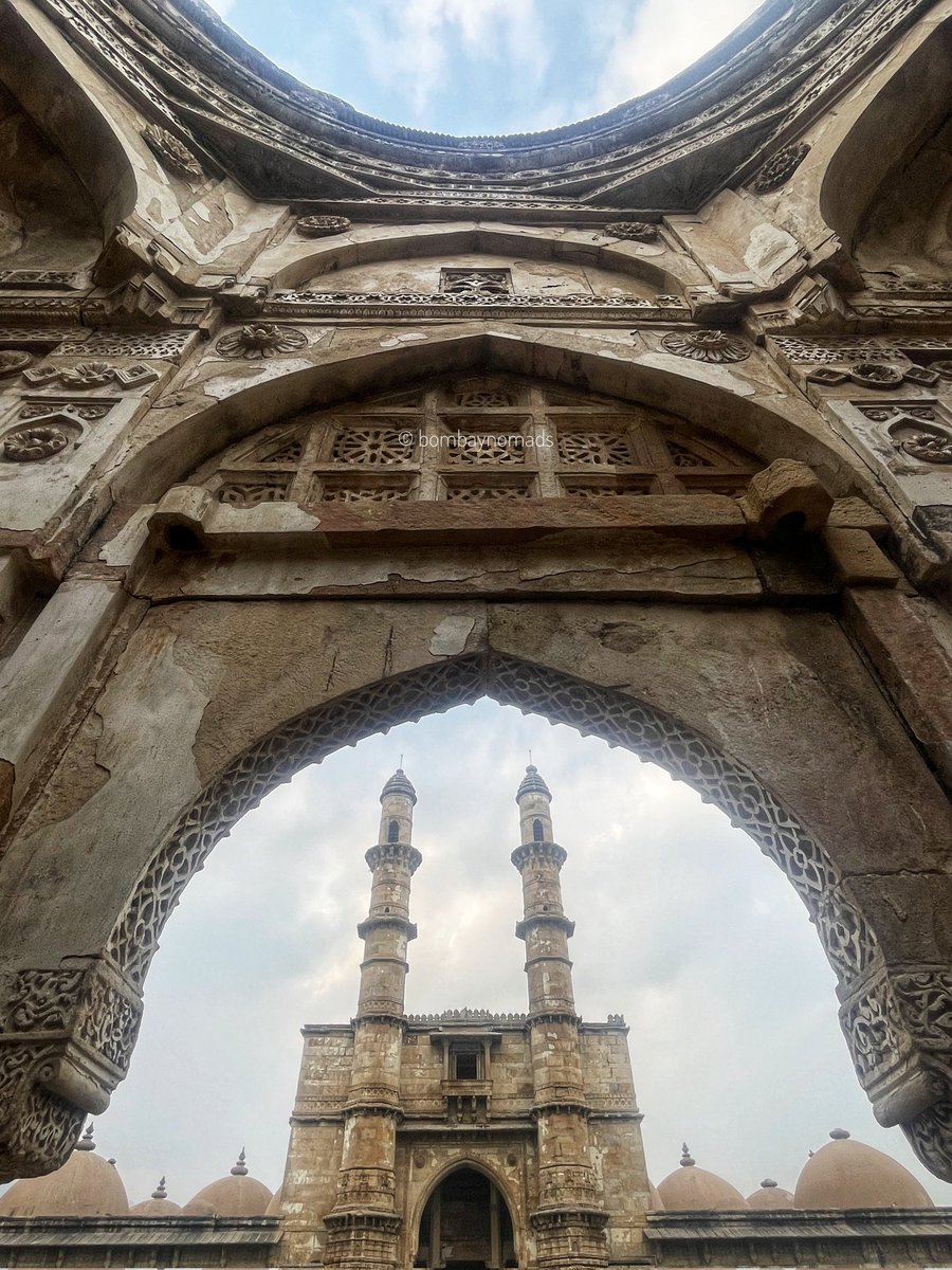 bombaynomads's tweet photo. I wrapped up 2024 with an 8-day tour of Gujarat with @InstucenT, and it was one of the most illuminating trips I have ever done.

We saw some beautiful examples of ancient Indian architecture, and more importantly, learnt about the local economy, food, religion - everything
(1/n) https://t.co/gIzT9Vik1N