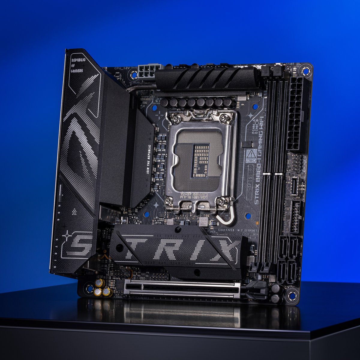 ASUS_ROG's tweet image. ⚡Mini but mighty!
Meet the ROG STRIX B860-I #miniITX mobo with ASUS-exclusive #XMPTweaked to enjoy up to 26% latency and 16% gaming performance optimization. 📈
Build your mini powerhouse along with the latest #RTX50 series graphic cards!
💡ROG STRIX B860-I:…