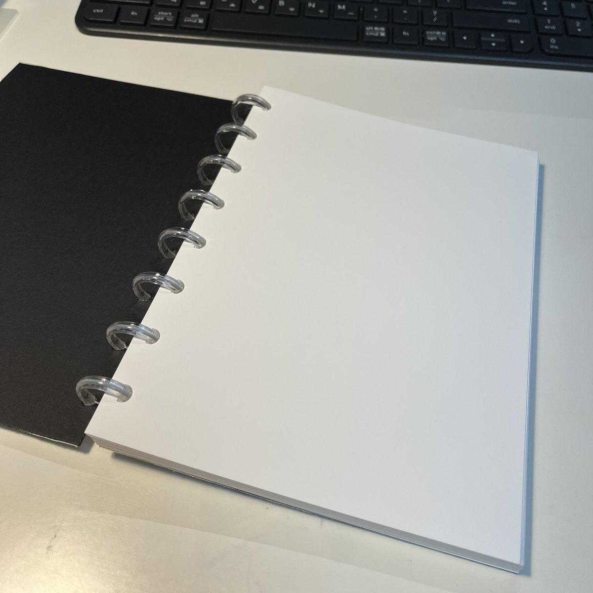 [올빼미 우체국, 까마귀 노트]
디스크 노트 A5 &amp; B6

#올빼미우체국 #까마귀노트 #필론노트