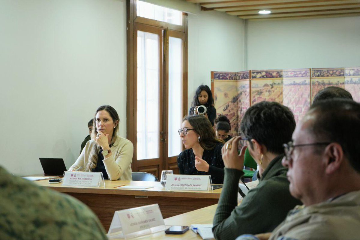 PROFEPA_Mx's tweet photo. 🌿 En seguimiento a la firma del Convenio de coordinación para proteger el Bosque de Agua, hoy tuvimos una reunión clave para organizar los próximos operativos de inspección.
#BosqueDeAgua
@SEMARNAT_mx https://t.co/gSxWUQm2DO