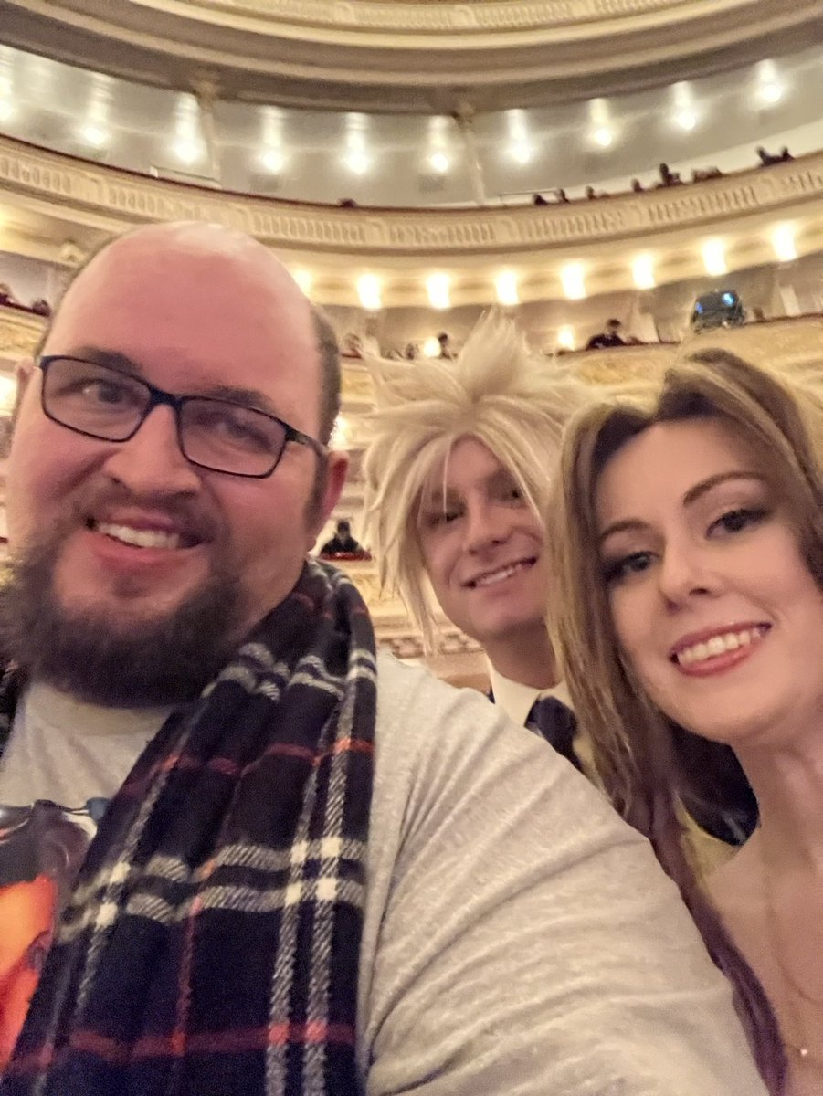 MooseSpasticMan's tweet photo. To the couple that was cosplaying cloud and Aerith in pictures, thanks for taking the time to take a selfie with me. both you really did a great job  Hope you get to see this message #clerithcosplay #clerith #finalfantasyVIIrebirthOrchestraworldtour #aerith #cloudstrife https://t.co/BBbJE3jI9a