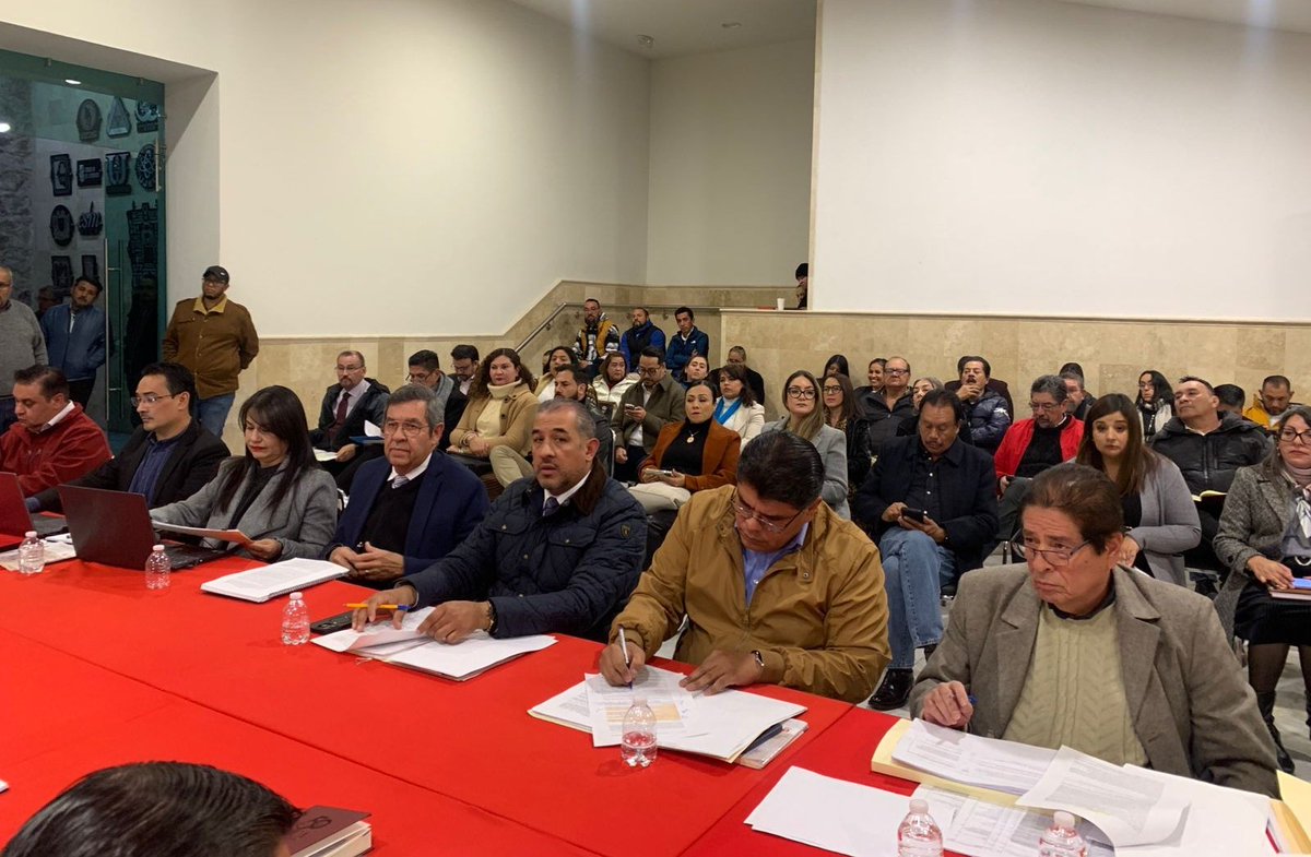 UJED_Oficial's tweet photo. #UJEDInforma Con un diálogo abierto y encaminado a llegar a acuerdos institucionales, las autoridades de #UJED encabezadas por el rector M. S. P. Ramón García Rivera, iniciaron negociaciones de la Revisión Contractual 2025 con el comité del #SPAUJED, que conduce Erik Hdz. Cosain. https://t.co/cmH9R3fuQk