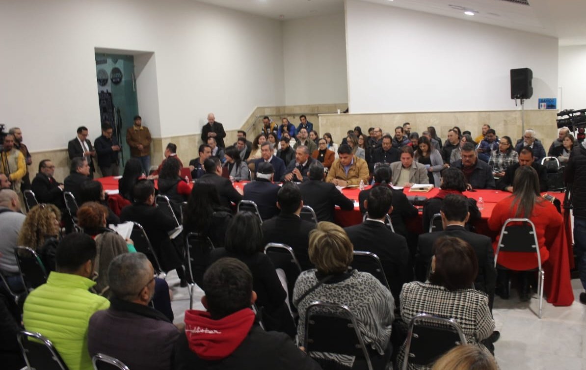 UJED_Oficial's tweet photo. #UJEDInforma Con un diálogo abierto y encaminado a llegar a acuerdos institucionales, las autoridades de #UJED encabezadas por el rector M. S. P. Ramón García Rivera, iniciaron negociaciones de la Revisión Contractual 2025 con el comité del #SPAUJED, que conduce Erik Hdz. Cosain. https://t.co/cmH9R3fuQk