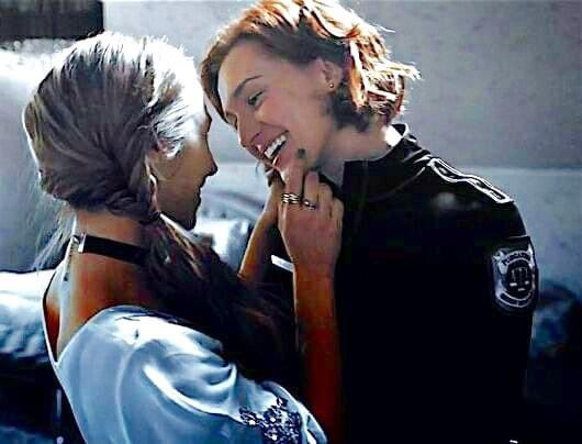 sophlin93's tweet photo. 🎶 The smile on your face lets me know that you need me🎶

#wynonnaearp #wayhaught https://t.co/mlkKIySBxD