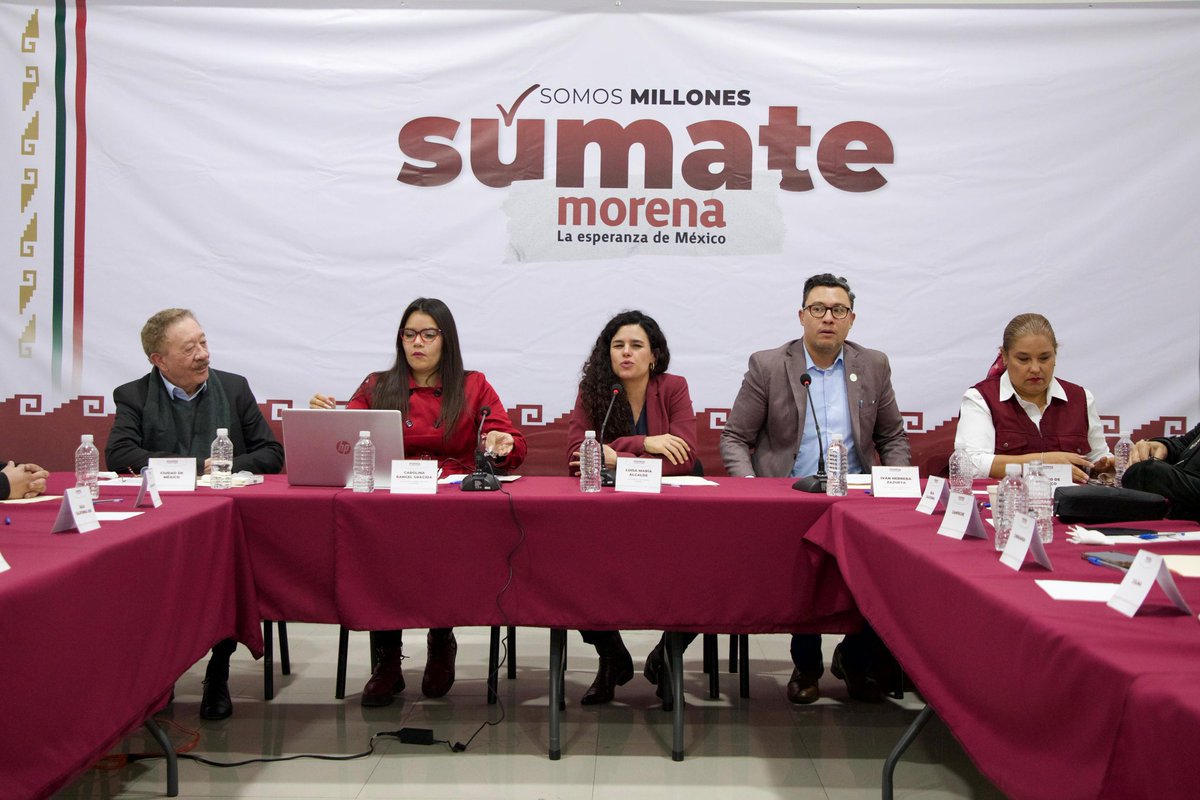diazpol's tweet photo. Ayer realizamos la primera reunión de las 32 presidentas y presidentes de los CEE de Morena, con la presidenta nacional Luisa María Alcalde y la secretaria general Carolina Rangel al frente. Fue un encuentro grato, en el que se examinaron diversas tareas y planes estratégicos del movimiento. La presidenta @LuisaAlcalde fue clara y exhaustiva. Los asuntos de Morena van bien encaminados.
@Claudiashein @ClaraBrugadaM @martibatres @tomaspliegoc @alvaro_delgado @catrina_nortena @CELAGeopolitica @CitlaHM @craviotocesar