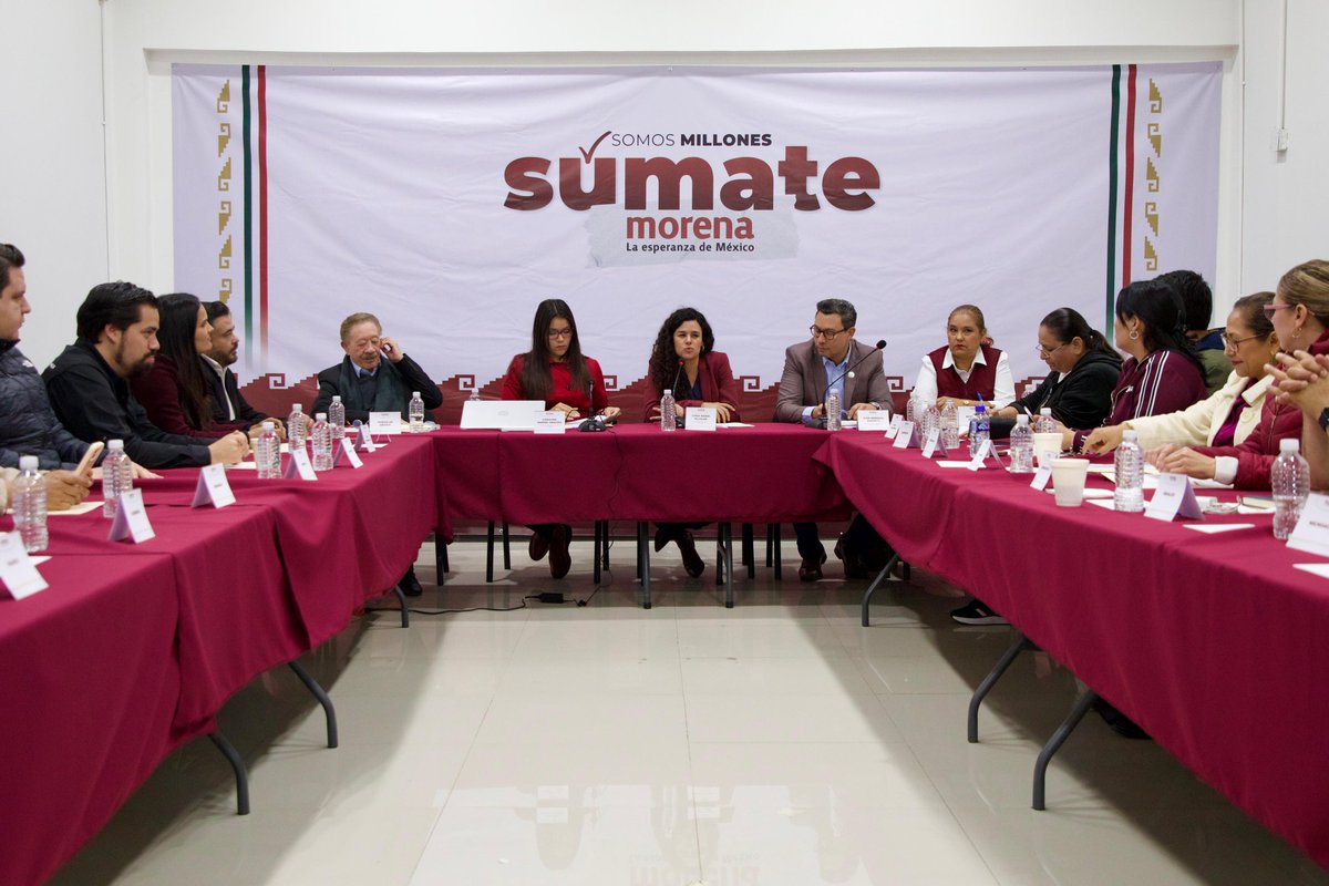 diazpol's tweet photo. Ayer realizamos la primera reunión de las 32 presidentas y presidentes de los CEE de Morena, con la presidenta nacional Luisa María Alcalde y la secretaria general Carolina Rangel al frente. Fue un encuentro grato, en el que se examinaron diversas tareas y planes estratégicos del movimiento. La presidenta @LuisaAlcalde fue clara y exhaustiva. Los asuntos de Morena van bien encaminados.
@Claudiashein @ClaraBrugadaM @martibatres @tomaspliegoc @alvaro_delgado @catrina_nortena @CELAGeopolitica @CitlaHM @craviotocesar