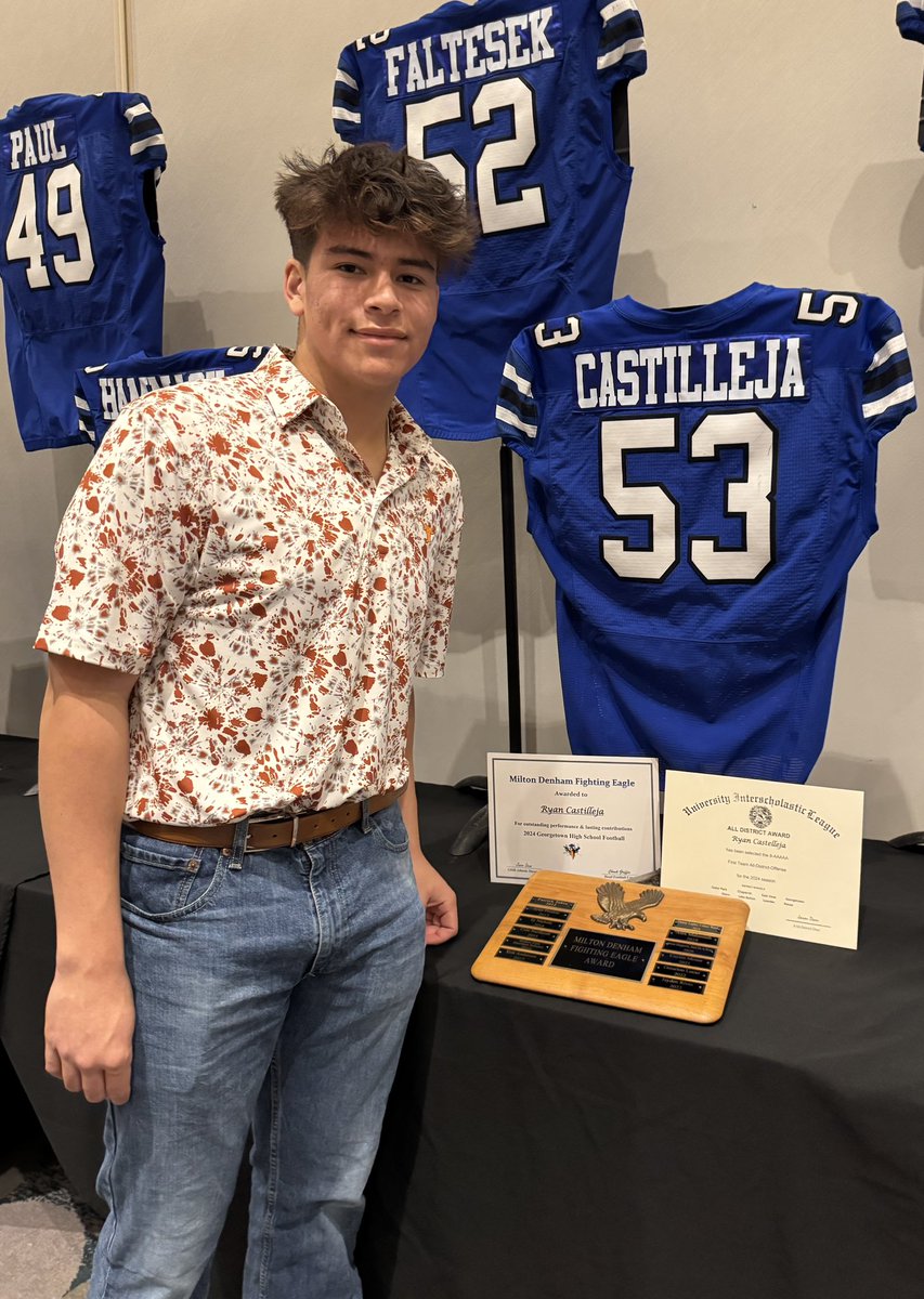 Thank you to <a href="/GTEagleFootball/">Georgetown Football</a> for awarding me the Milton Denham Fighting Eagle award. Hard work, attitude and effort has been instilled in me through many amazing coaches.  Forever grateful!  #HardWorkPaysOff 

<a href="/GTCoachFlores/">Jarrell Flores</a> <a href="/CoachGriffGHS/">Chuck Griffin</a> <a href="/CoachKinch/">Travis Kincheloe</a>