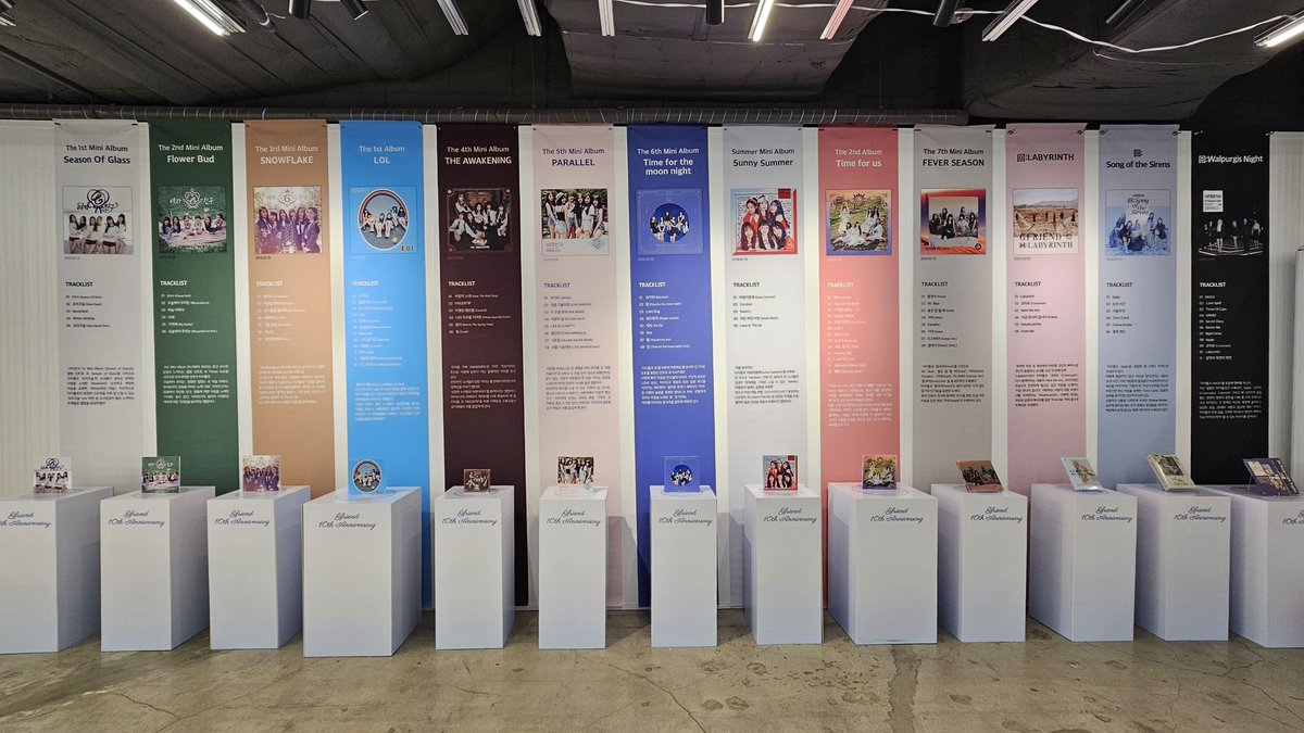lovej_34567's tweet photo. Omfg!!! GFriend pop-up event showcasing all of their albums since 2015. It's like a memorabilia. Oh Lord, this is making emotionally mess. 😭😭😭 https://t.co/UHaZv9vAcc