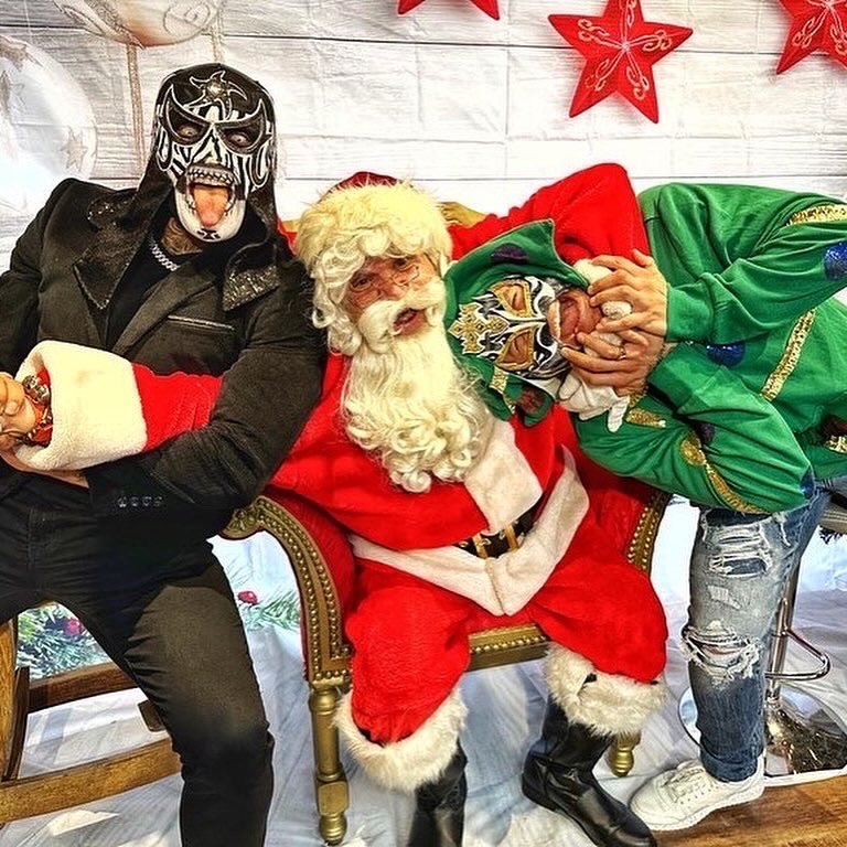 ReyFenixMx's tweet photo. Felicidades carnal ❤️

Sin dudarlo MI LUCHADOR FAVORITO!
Te mereces todo lo mejor por todo lo que has trabajado, el LUCHADOR #1. 
Soy muy orgulloso de ser tu hermano y ver como has logrado todos tus sueños, TE AMO ❤️ y 👌🏻MIEDO. https://t.co/SvHVhEz72L
