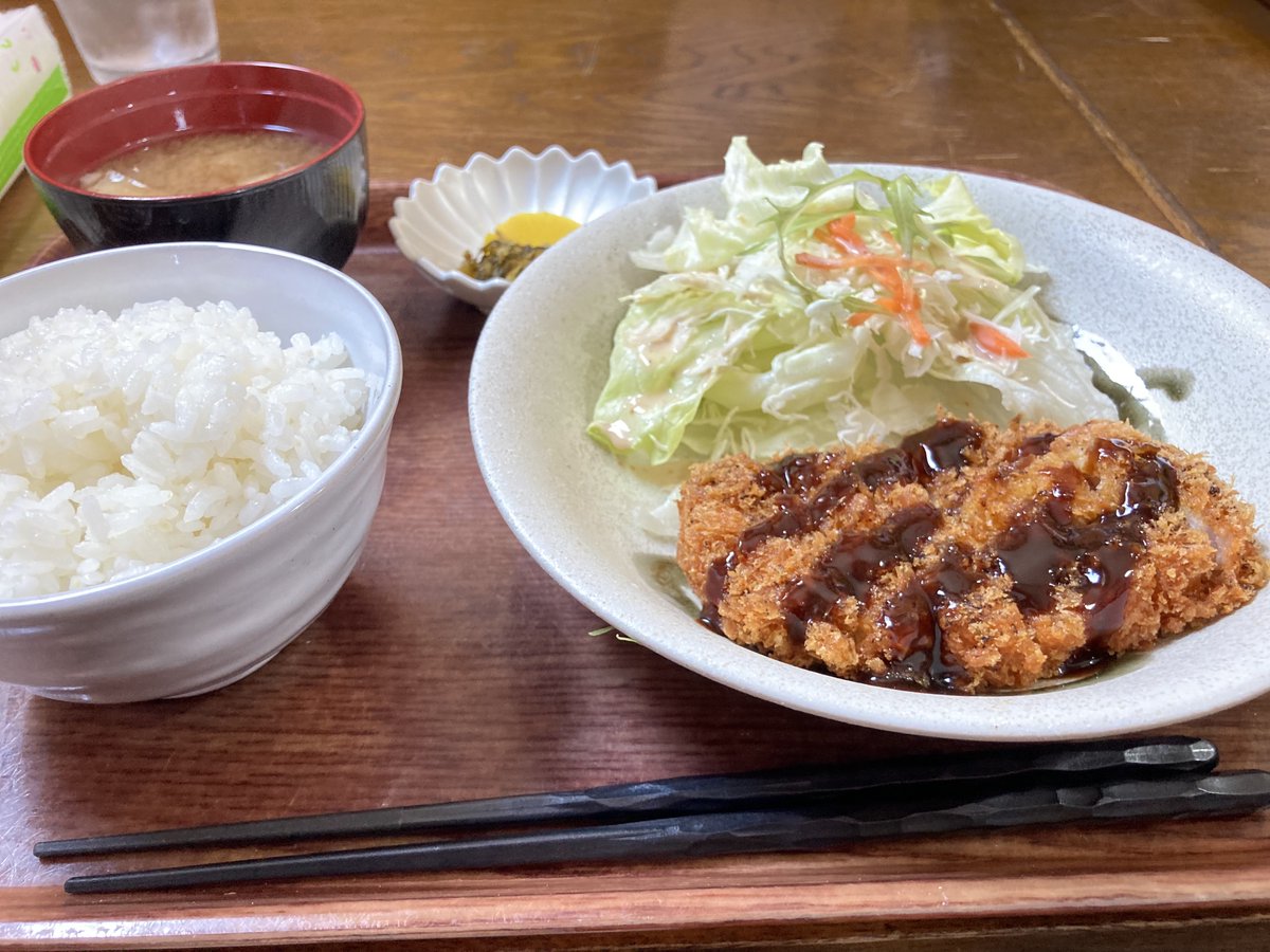 kryss_tw's tweet photo. 以前ランチでお伺いした「喫茶 モア」🍽

私はとんかつ定食をいただきました。
店内の雰囲気も良く、食事もおいしかったです☺️
レコードなど音楽に関するものがたくさん飾られていました。
また近くに寄ることがあれば、おじゃまします🚗
#喫茶店 #山口県 #周南市 #ランチ https://t.co/9jXrrQcGIN