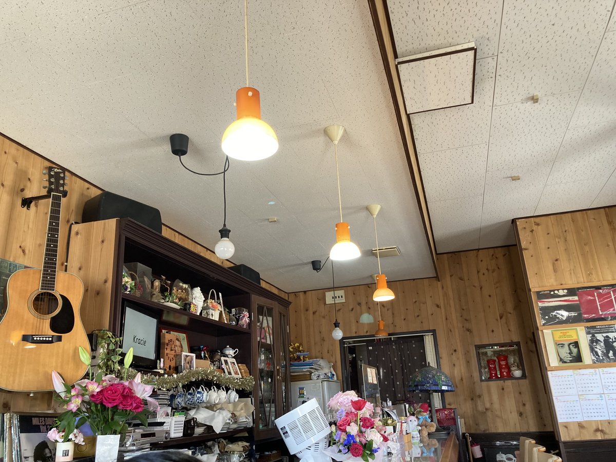 kryss_tw's tweet photo. 以前ランチでお伺いした「喫茶 モア」🍽

私はとんかつ定食をいただきました。
店内の雰囲気も良く、食事もおいしかったです☺️
レコードなど音楽に関するものがたくさん飾られていました。
また近くに寄ることがあれば、おじゃまします🚗
#喫茶店 #山口県 #周南市 #ランチ https://t.co/9jXrrQcGIN