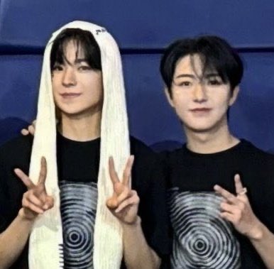 yelloujea7's tweet photo. ren𝒿un yu𝓈hi two tweets au
ft noren daengyut 

isinya cuma dua cowok cantik saling memuji cantik cantik cantik~ https://t.co/VfSAYE9gzP