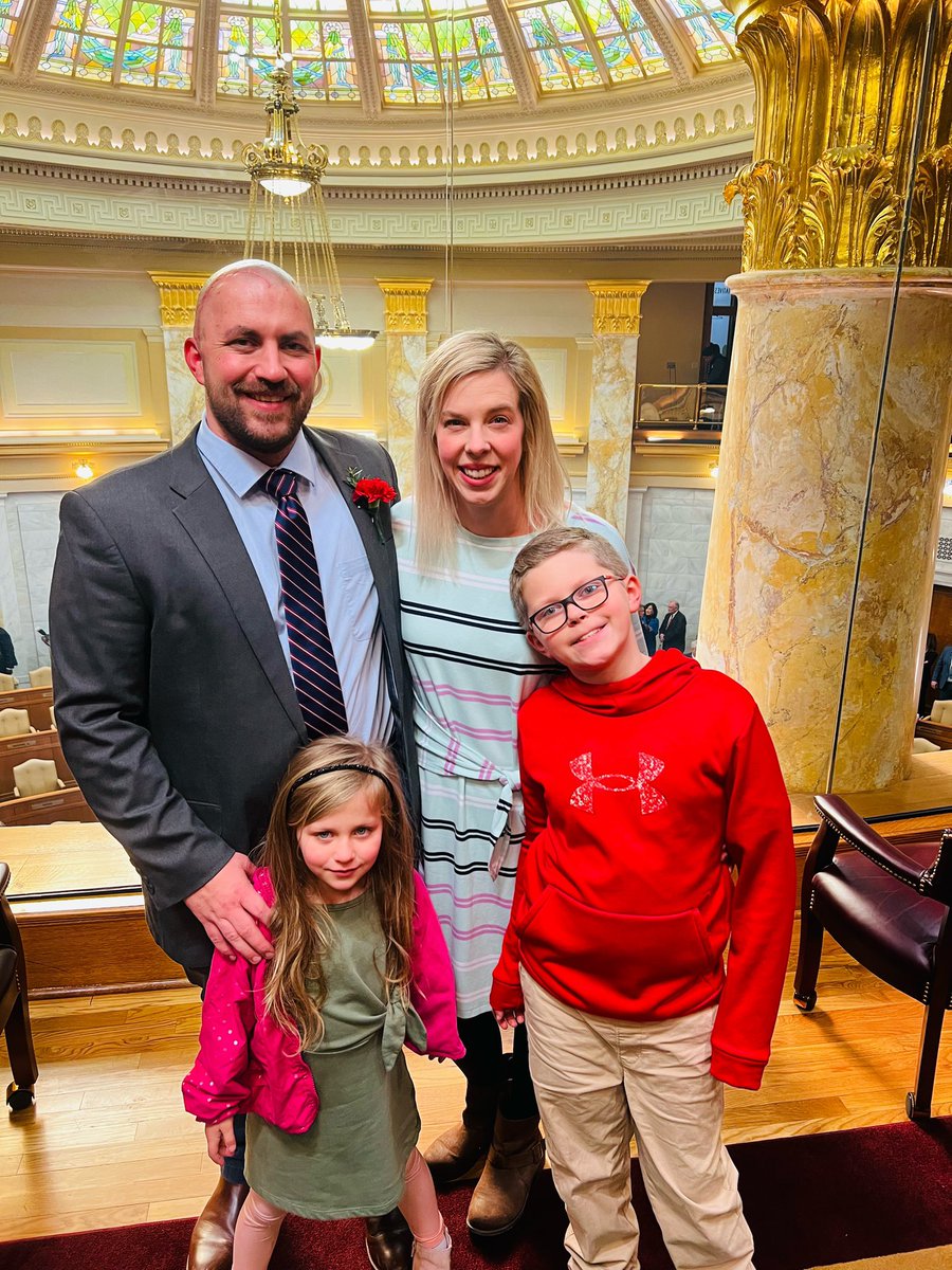 RepTonyFurman's tweet image. So blessed to have my family with me today while being sworn in for another term in the State House. It is an honor to serve the people of District 82 and you can count on me to continue to be a strong Christian conservative voice. #arpx #arleg