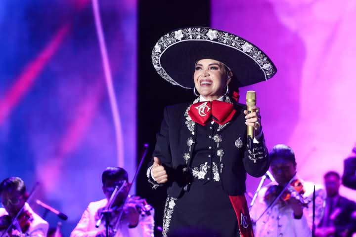 AidaCuevas's tweet photo. Deseando empezar a preparar mi próxima gira en celebración de mis 50 años de carrera 😍🤩 

¿Qué canciones no pueden faltar para ti? 

#AídaCuevas #comingsoon #Gira #Concierto #Aniversario https://t.co/Mui2wUHtF6