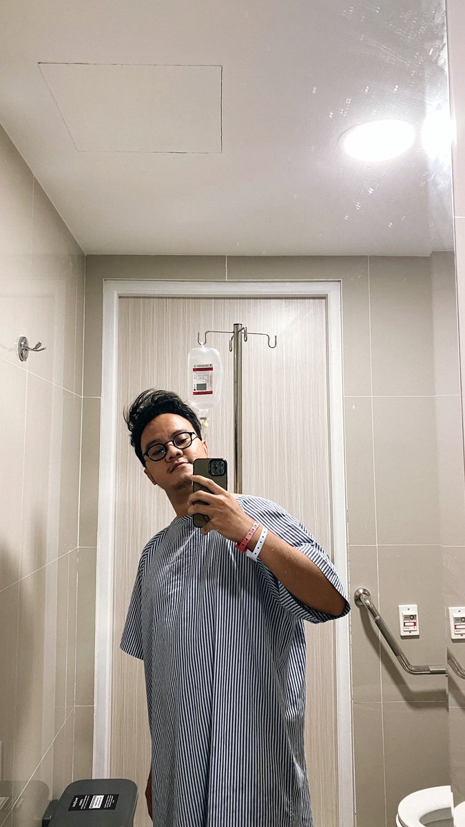 rearreza's tweet photo. @aylaffyu_ “Check-in” di Siloam kurang lebih 5 hari, dapet VIP room, makanan lumayan enak, snack jam 9 &amp; 3 sore dan “drugs” yang harga jutaan, semua itu di dapatkan dengan GRATIS, cuma bawa diri aja, sama sebutin nomor asuransi, CLEAR! AKULAH SI PENIKMAT BENEFIT ASURANSI https://t.co/let6POuK0v