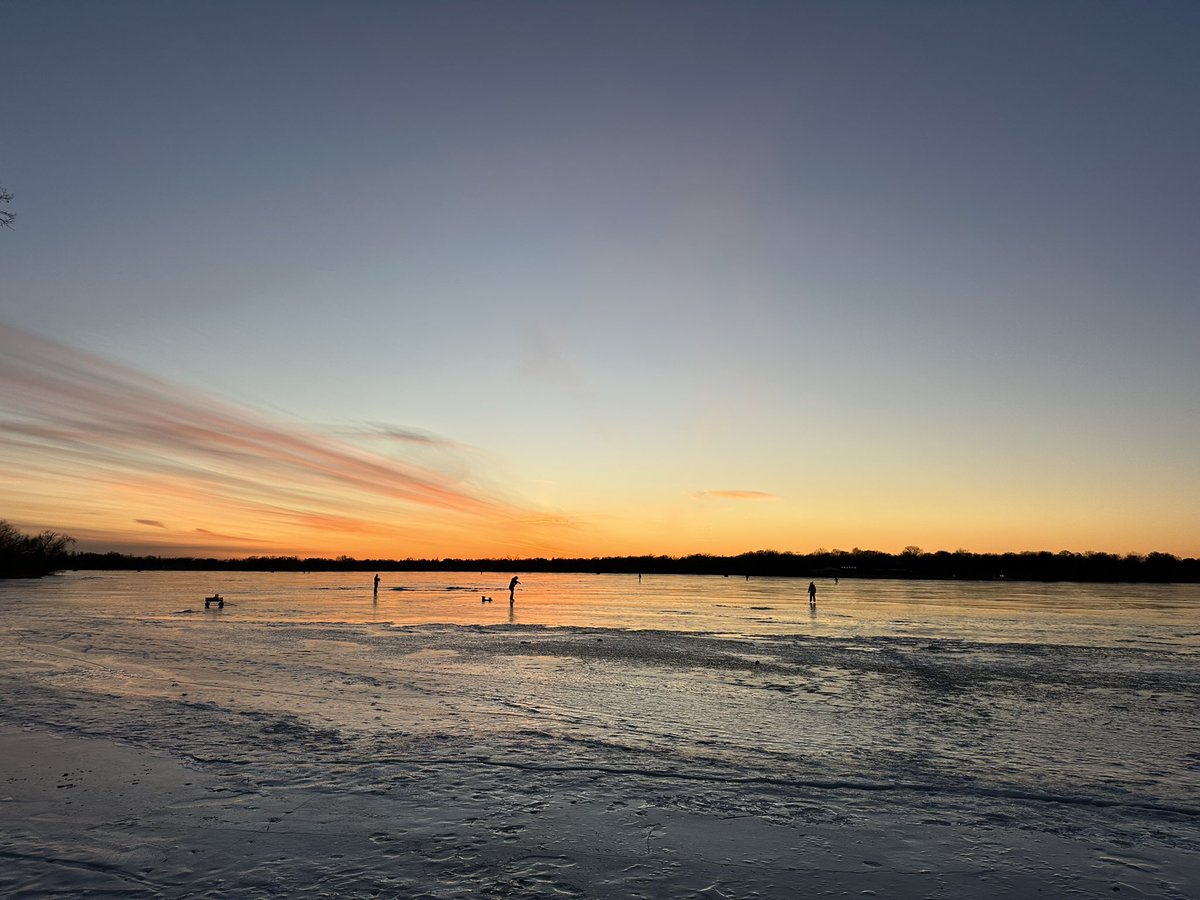 bopet17's tweet photo. Lake skaters at sunset. https://t.co/7vuq7HEdIq