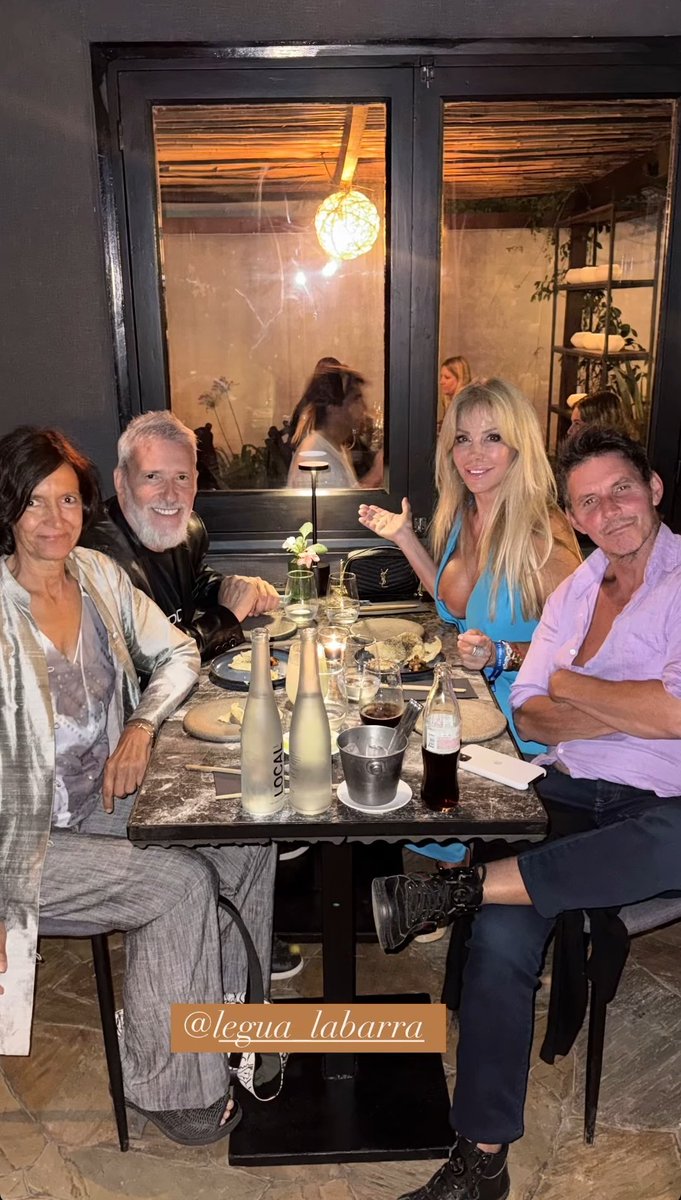 juany3p's tweet photo. Graciela alfano acaba de subir una historia y no se dio cuenta que tiene un gomon al aire kjjjjj https://t.co/dzp1cTRCeR