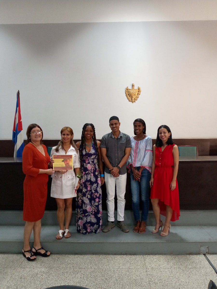 Hoy el corazón se conmueve ante el deber cumplido de manera sencilla y natural. Y más cuando lo hace  a un colectivo esforzado, comprometido y lleno de gente buena y luchadora. Gracias por todo lo que aprendo junto a ustdes! <a href="/TppSantiagocuba/">Tribunal Provincial Popular Santiago de Cuba</a> <a href="/YipsyPedreira/">Yipsy Pedreira Rodriguez</a> <a href="/ermila_m/">Ermila M. Herrera Perez</a>