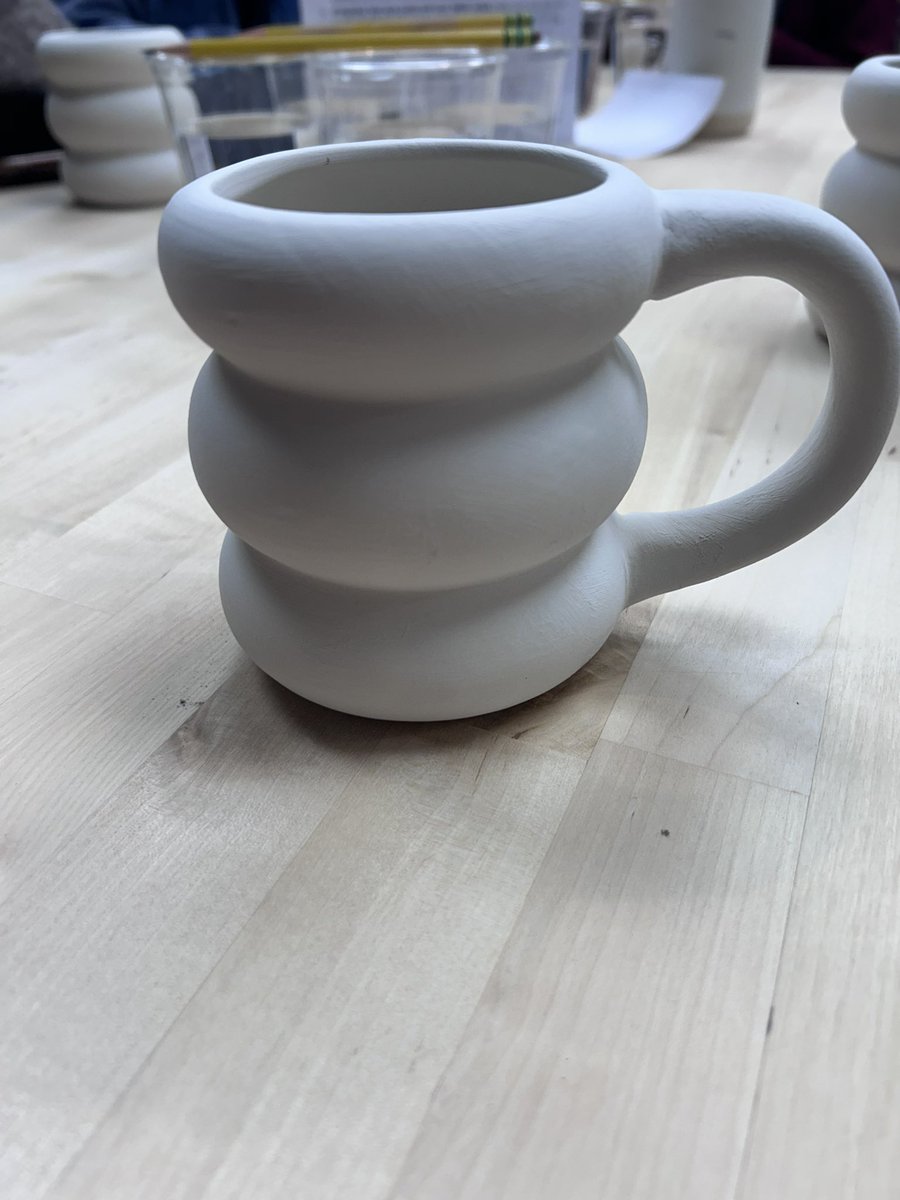 GUYS WHAT DO I PAINT ON MY MUG?!!?!? Pls help