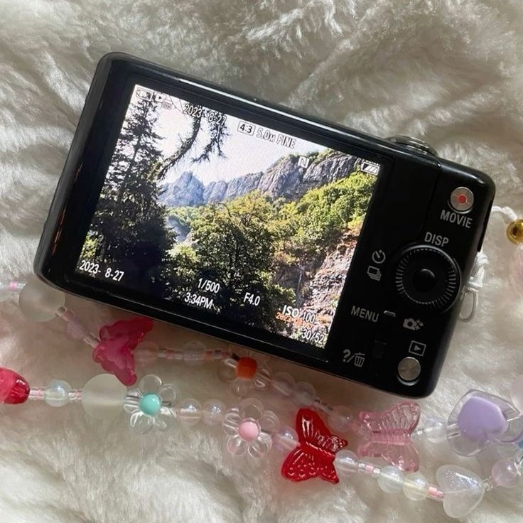 ketikalapar's tweet photo. Rekomendasi pocket digital camera alias kamera digital saku 📸

Affordable dan cocok buat pemula ‼️

A Thread ~~ https://t.co/hHHMplOvLM