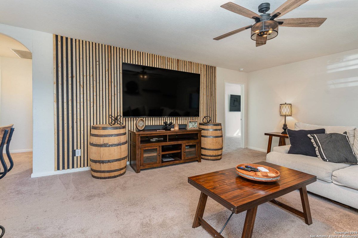 KerryDAlexander's tweet photo. 6446 WOODCLIFF BND, San Antonio, TX 78222-4447 just hit the market!
Take a look at this awesome space: https://t.co/115KUHtBJA https://t.co/n2SCk1e1Jf